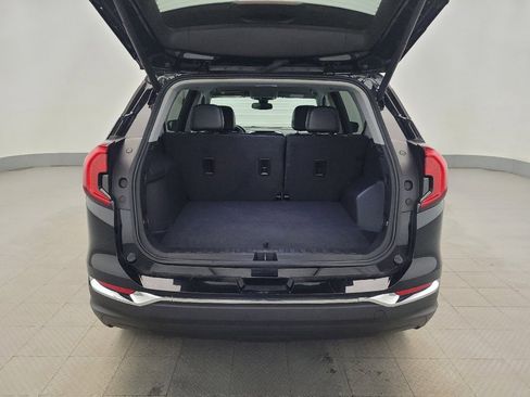 Used 2024 GMC Terrain SLT image 29