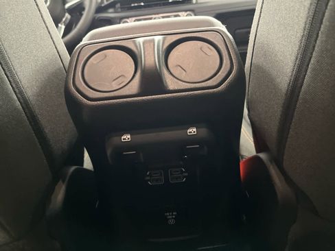 Used 2025 Jeep Wrangler Sahara image 16