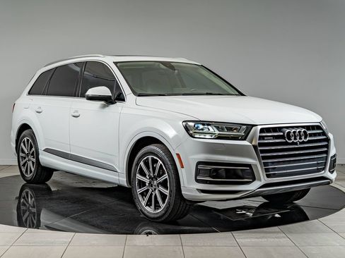 Used 2017 Audi Q7 3.0T Prestige AWD/4WD image 3