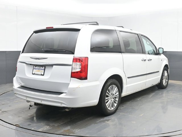 Used 2014 Chrysler Town & Country Touring-L FWD image 14
