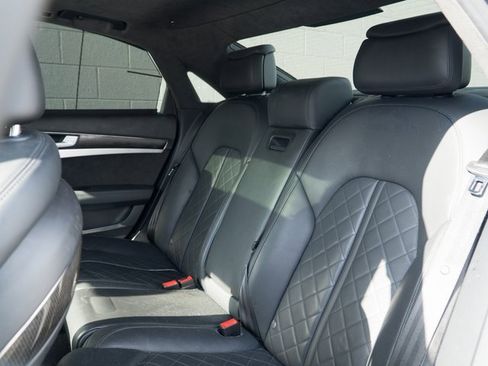 Used 2014 Audi S8 image 18