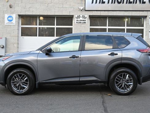 Used 2023 Nissan Rogue S image 2