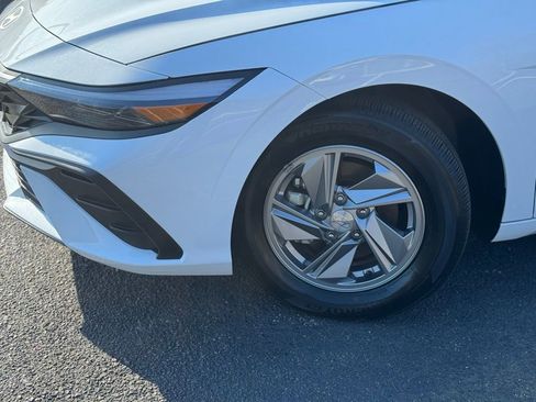 Certified 2025 Hyundai Elantra SE FWD image 7