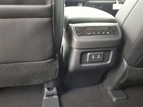 New 2026 Nissan Pathfinder SL image 28