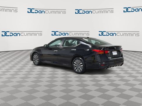 Used 2023 Nissan Altima 2.5 SV w/ SV Premium Package FWD image 6