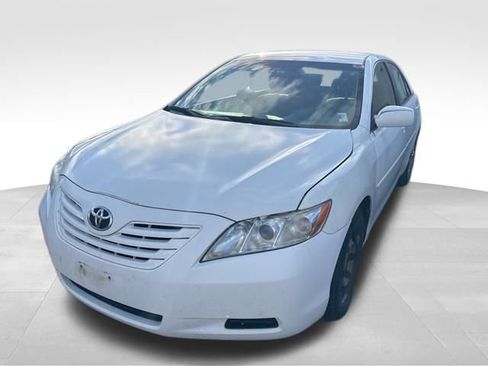 Used 2009 Toyota Camry LE image 1
