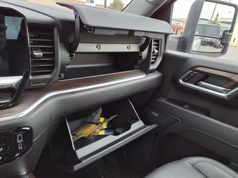 Used 2025 GMC Sierra 2500 SLT w/ SLT Convenience Package image 34