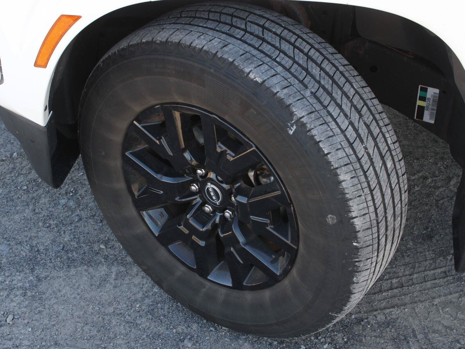Used 2023 Nissan Frontier SV w/ Midnight Edition Package AWD/4WD image 17