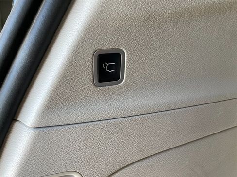 Used 2022 Chrysler Voyager LX FWD image 25