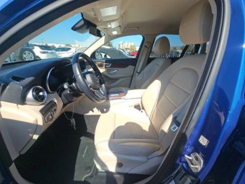 Used 2022 Mercedes-Benz GLC 300 w/ Premium Package Lite image 4