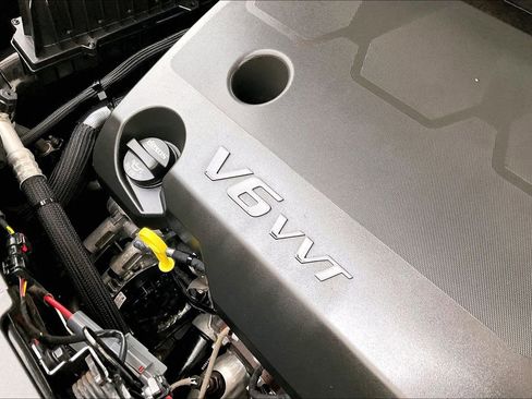 Used 2023 Chevrolet Traverse RS w/ LPO, Floor Liner Package image 41