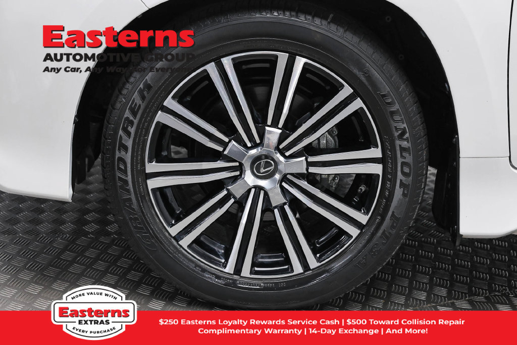 Used 2021 Lexus LX 570 4WD w/ Luxury Package image 41