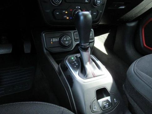 Certified 2023 Jeep Renegade Trailhawk AWD/4WD image 25
