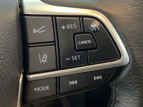 Used 2026 Toyota Sienna XLE FWD image 18