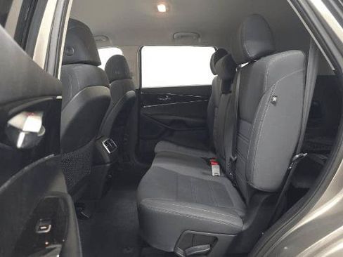 Used 2017 Kia Sorento FWD image 14