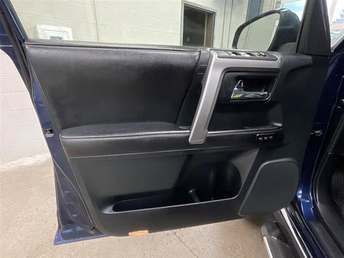 Used 2015 Toyota 4Runner Limited AWD/4WD image 10