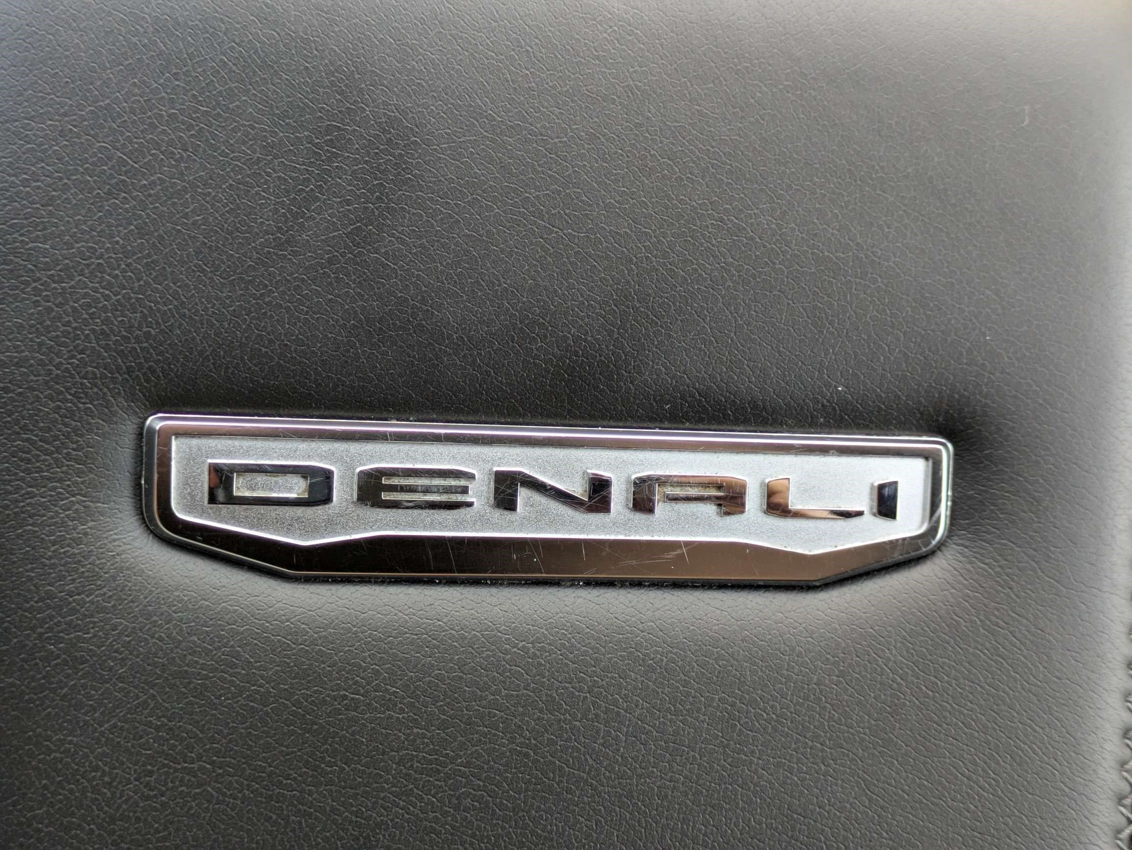 Used 2025 GMC Yukon XL Denali AWD/4WD image 29