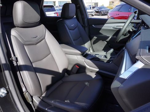 New 2026 Cadillac XT5 Luxury image 12