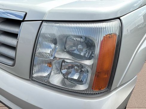 Used 2005 Cadillac Escalade EXT AWD/4WD image 9