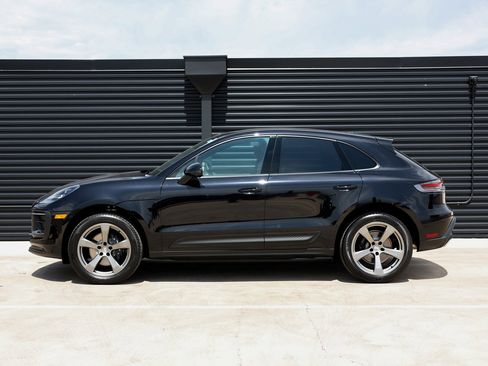 Certified 2025 Porsche Macan image 2