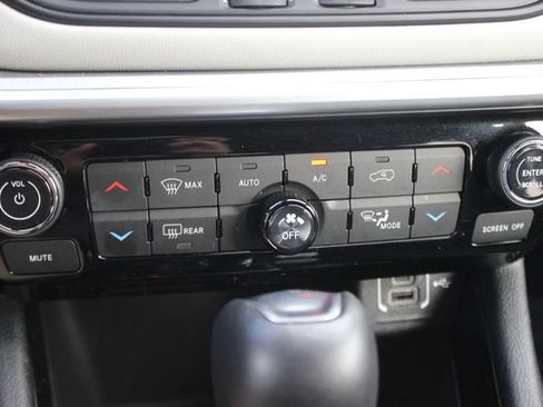 Used 2025 Jeep Compass Limited w/ Elite Group AWD/4WD image 9
