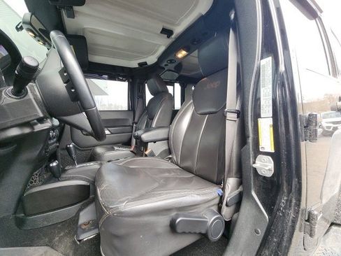 Used 2017 Jeep Wrangler Unlimited Sahara image 11