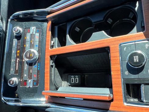 Used 2018 Lincoln Navigator Reserve w/ Technology Package image 34