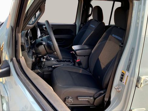 Used 2024 Jeep Wrangler Unlimited Rubicon 4xe w/ Convenience Group AWD/4WD image 8