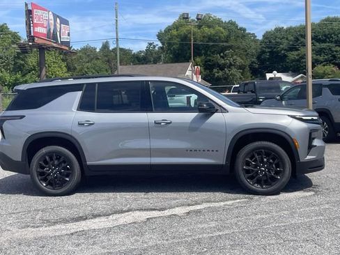 New 2026 Chevrolet Traverse LT w/ Midnight/Sport Edition FWD image 3