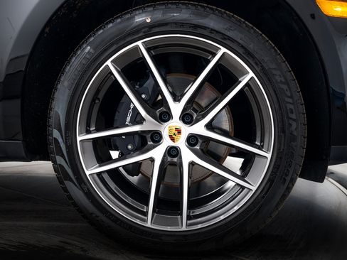 Certified 2026 Porsche Macan image 11