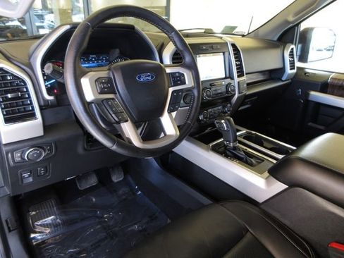 Used 2019 Ford F150 Lariat image 14