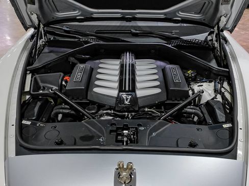 Used 2016 Rolls-Royce Wraith RWD image 39