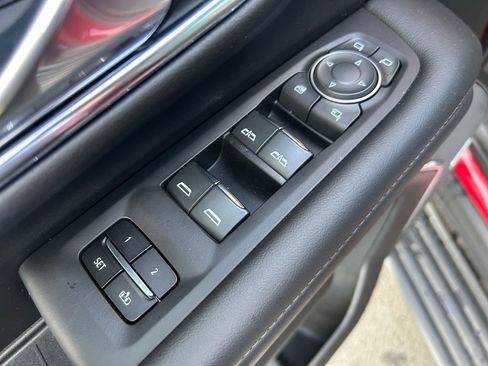 Used 2023 Chevrolet Suburban High Country image 23