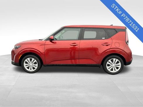 Used 2023 Kia Soul LX image 4