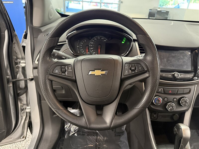 Used 2017 Chevrolet Trax LT w/ Driver Confidence Package AWD/4WD image 30