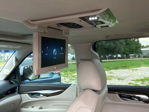 Used 2018 Cadillac Escalade ESV Luxury AWD/4WD image 21