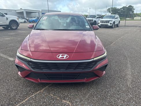 Used 2024 Hyundai Elantra SEL FWD image 2