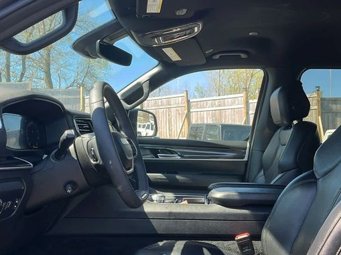 Certified 2023 Jeep Wagoneer 4WD image 12