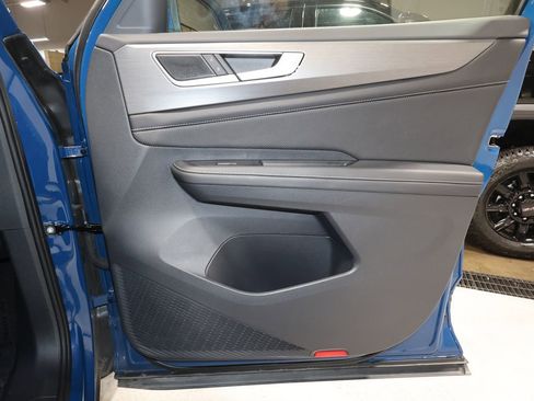 Used 2025 Volkswagen Atlas Cross Sport SE image 17