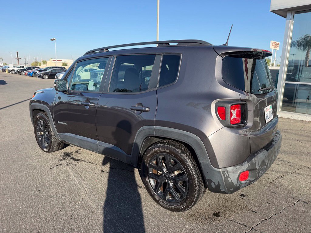 Used 2018 Jeep Renegade Altitude w/ UConnect 8.4 Nav Group FWD image 2