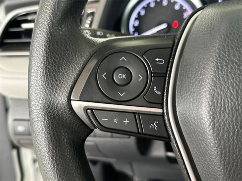 Used 2022 Toyota Camry LE image 20