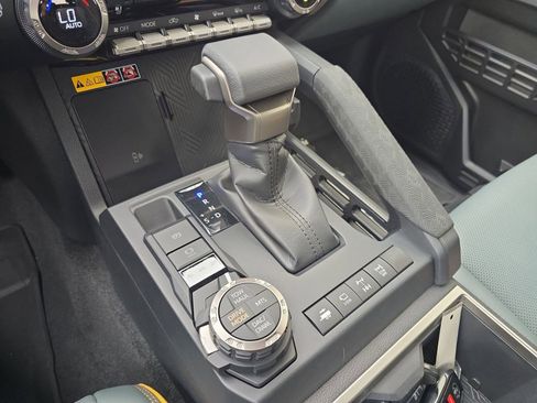 Used 2025 Toyota Tacoma 4x4 Double Cab Hybrid image 16