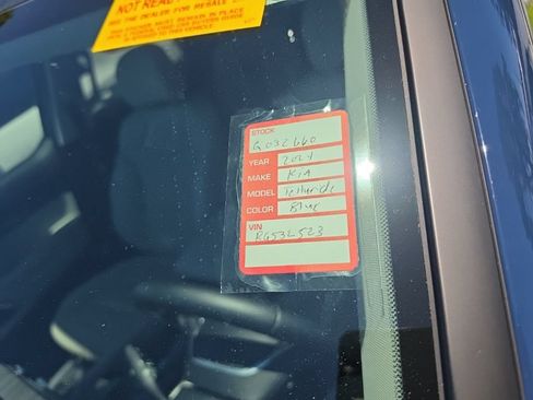 Certified 2024 Kia Telluride EX w/ EX Captain's Chair Package FWD image 9