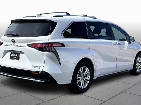Used 2024 Toyota Sienna Platinum image 12