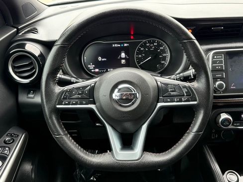 Used 2018 Nissan Kicks SR image 34