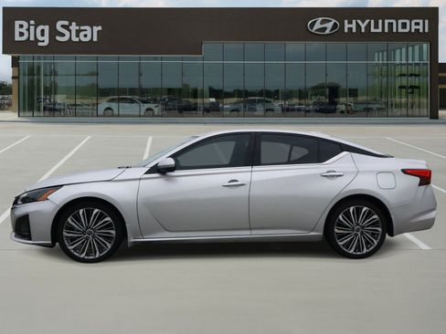 Used 2024 Nissan Altima 2.5 SL FWD image 2