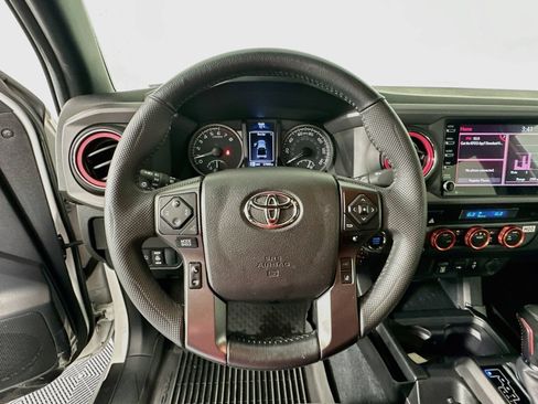 Used 2022 Toyota Tacoma TRD Sport AWD/4WD image 11