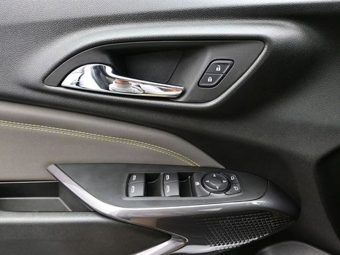 Used 2024 Chevrolet Trax ACTIV w/ Sunroof Package FWD image 17