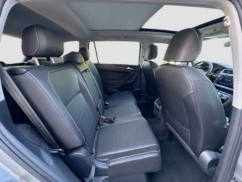 Used 2021 Volkswagen Tiguan SE w/ Panoramic Sunroof Package image 28