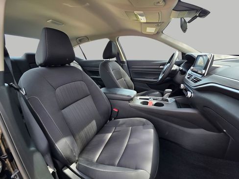 Used 2025 Nissan Altima 2.5 SV image 10